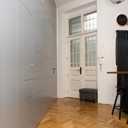 Apartment Near Presidential Palace